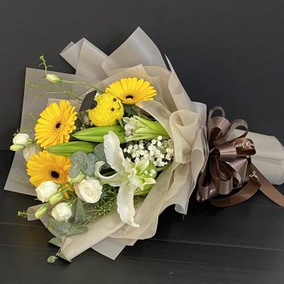 Graduation bouquet with white lilies, yellow gerbera & a cute smiley ping pong with graduation hat