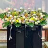 long horizonal condolences stand