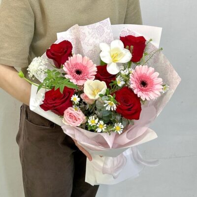Soft Embrace (Red-White) Mix Bouquet (Pre-Order)